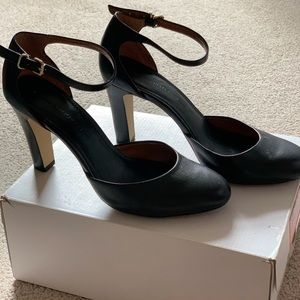 Banana Republic black closed toe strap heel